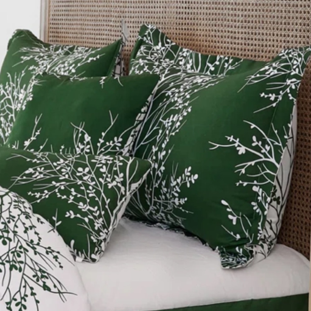 HOTEL 5th AVE PREMIUM BEDDING 100% MIRCO FIBER GREEN AND WHITE FOLIAGE (2) SHAMS